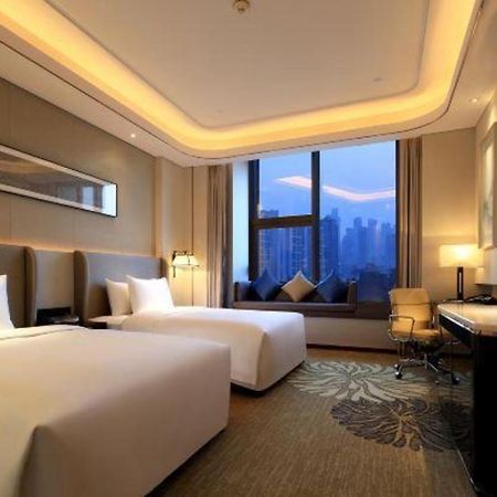 Отель Wyndham Grand Plaza Royale Huayu Чунцин Экстерьер фото