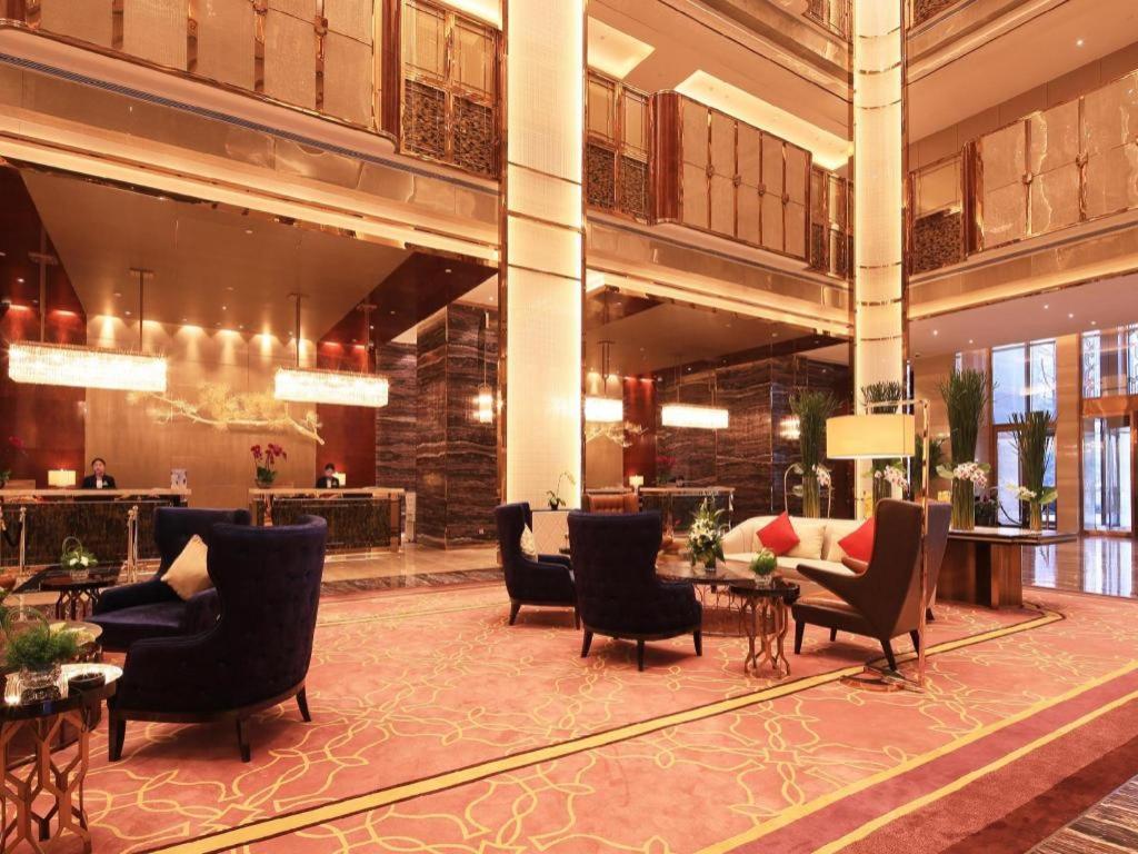 Отель Wyndham Grand Plaza Royale Huayu Чунцин Экстерьер фото