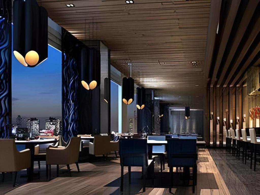 Отель Wyndham Grand Plaza Royale Huayu Чунцин Экстерьер фото