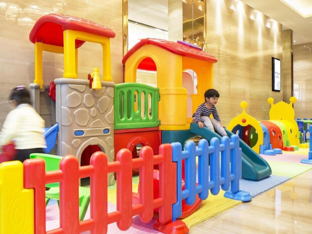 Отель Wyndham Grand Plaza Royale Huayu Чунцин Экстерьер фото