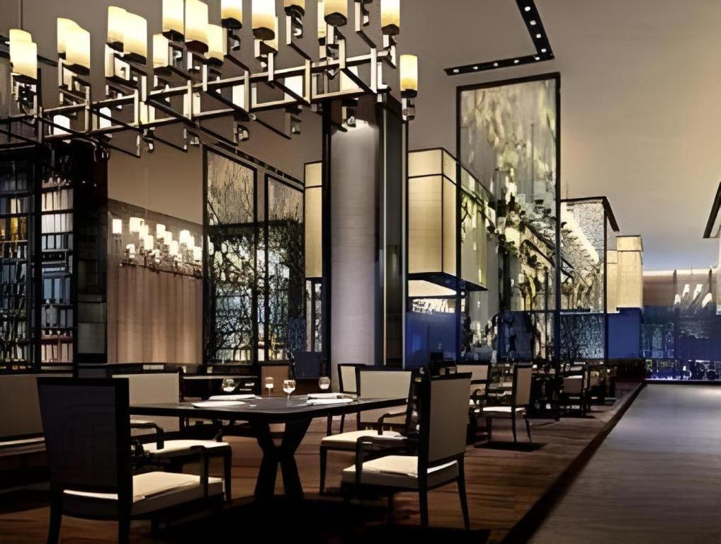Отель Wyndham Grand Plaza Royale Huayu Чунцин Экстерьер фото