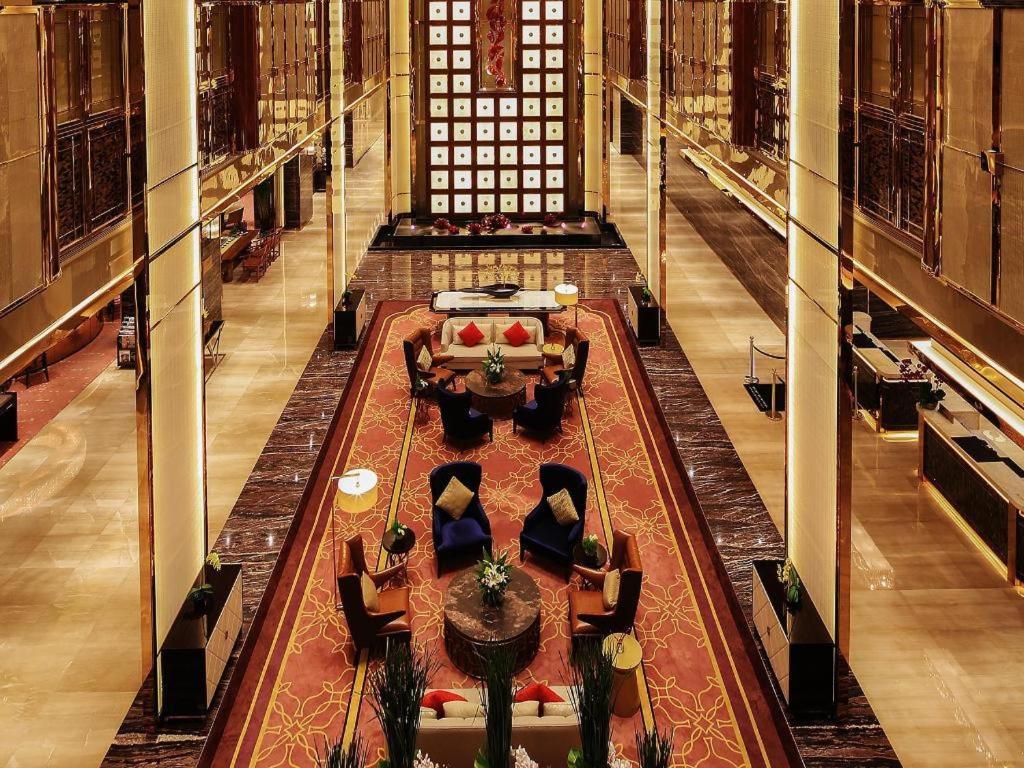 Отель Wyndham Grand Plaza Royale Huayu Чунцин Экстерьер фото