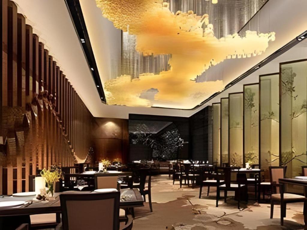 Отель Wyndham Grand Plaza Royale Huayu Чунцин Экстерьер фото