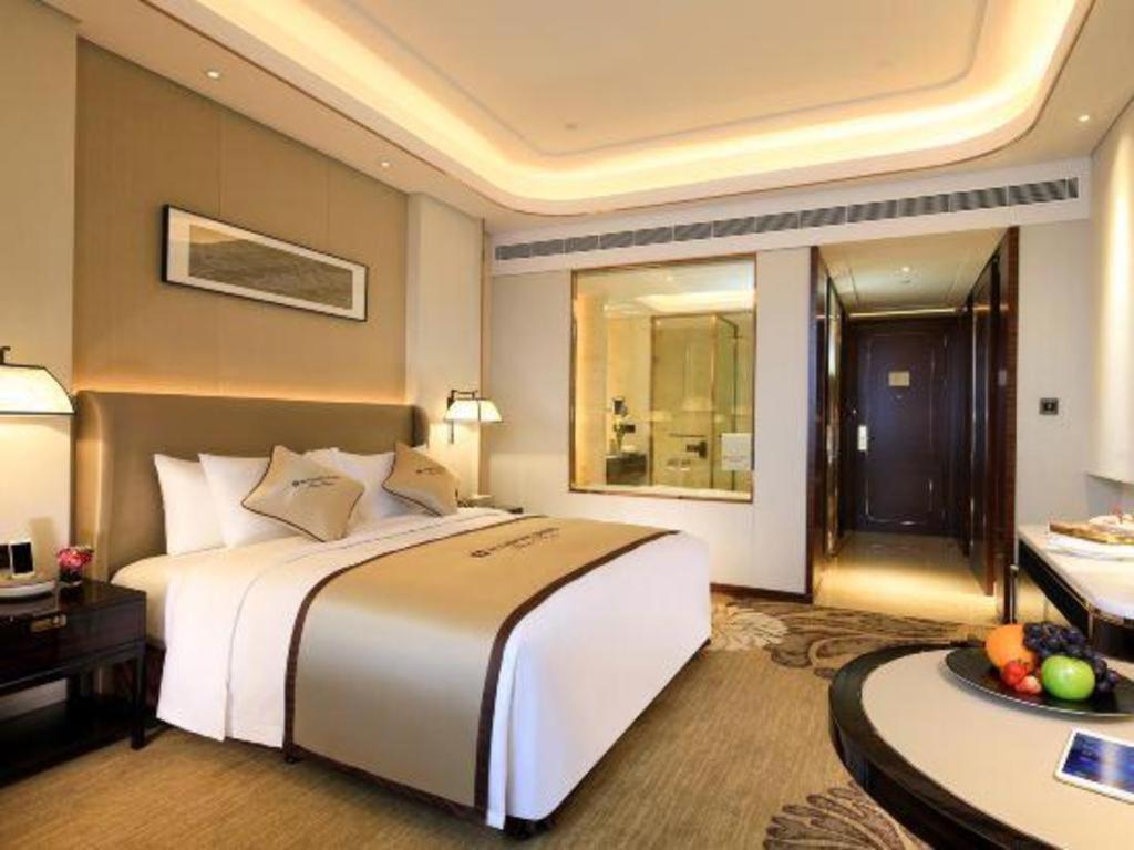 Отель Wyndham Grand Plaza Royale Huayu Чунцин Экстерьер фото