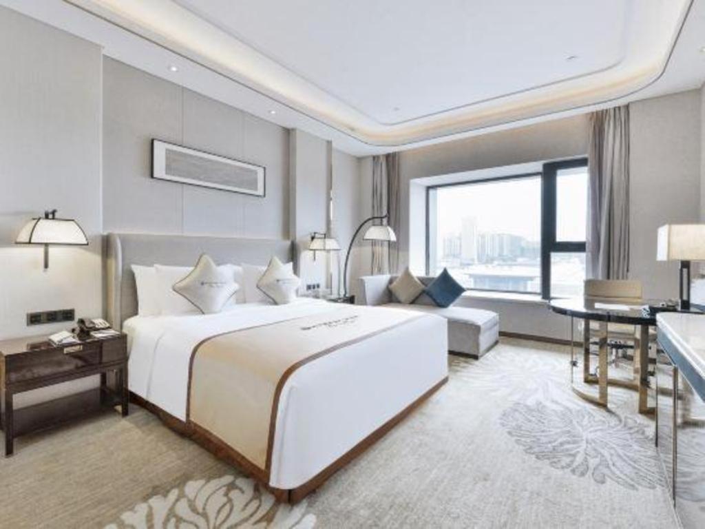 Отель Wyndham Grand Plaza Royale Huayu Чунцин Экстерьер фото