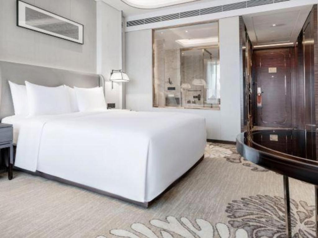 Отель Wyndham Grand Plaza Royale Huayu Чунцин Экстерьер фото
