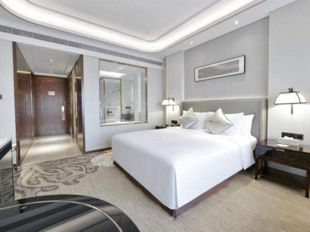 Отель Wyndham Grand Plaza Royale Huayu Чунцин Экстерьер фото