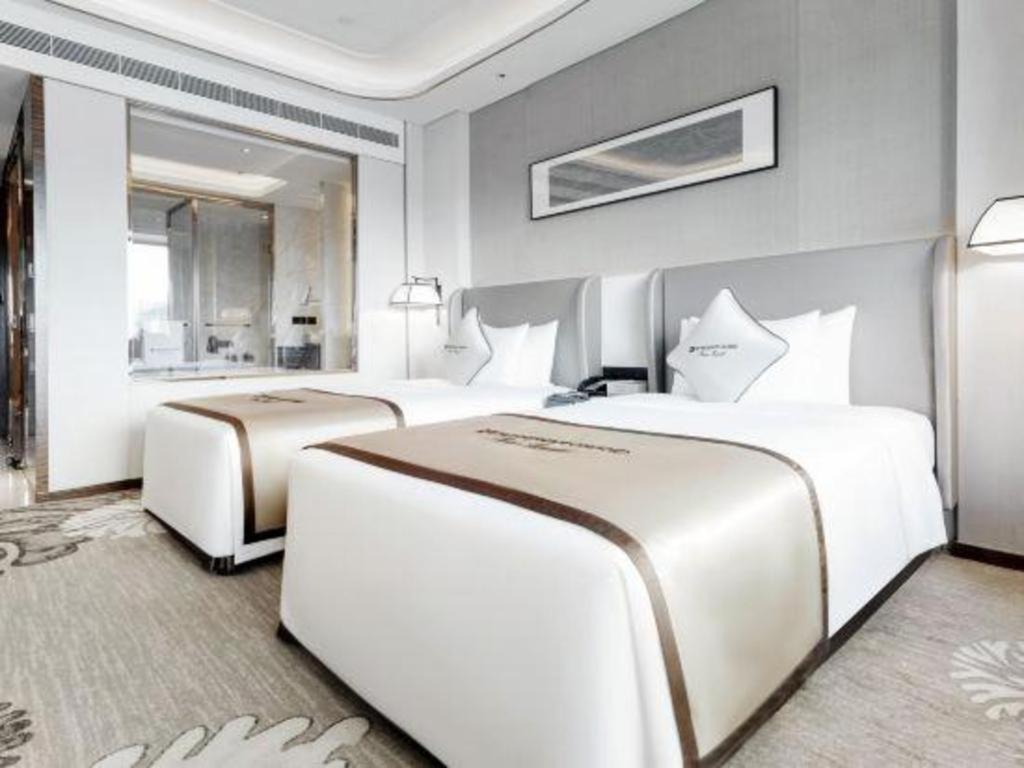 Отель Wyndham Grand Plaza Royale Huayu Чунцин Экстерьер фото
