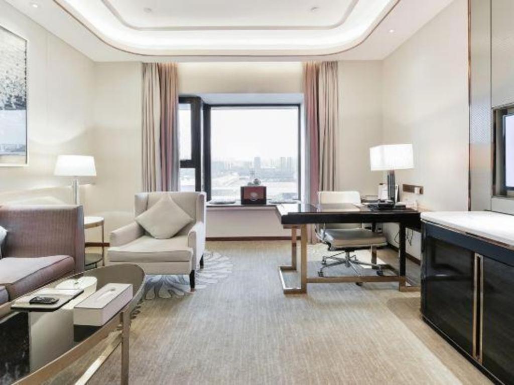 Отель Wyndham Grand Plaza Royale Huayu Чунцин Экстерьер фото