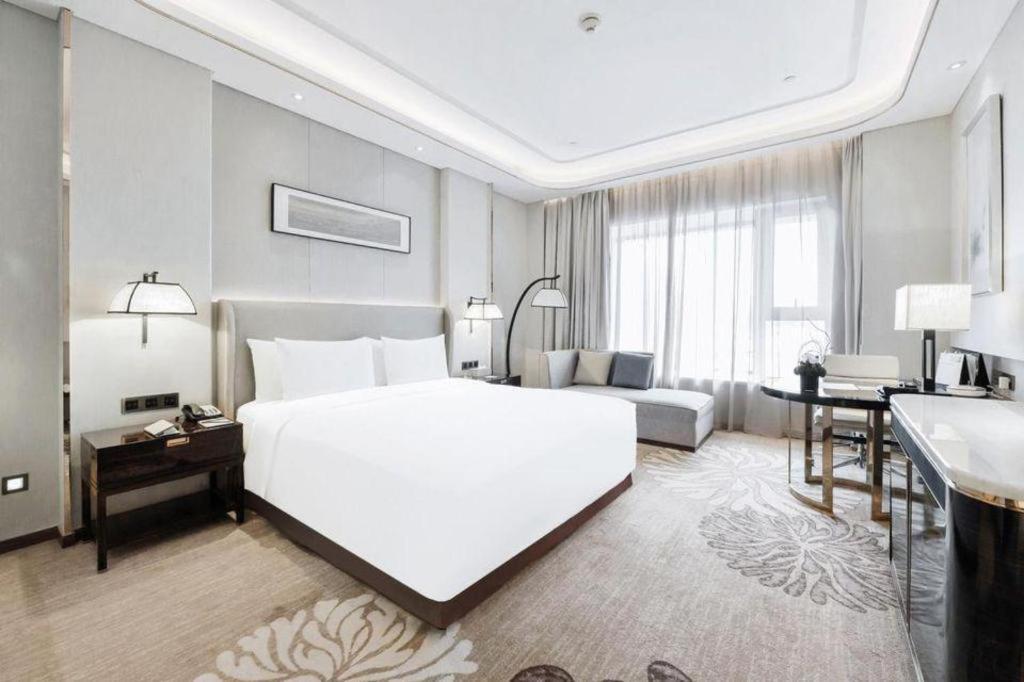 Отель Wyndham Grand Plaza Royale Huayu Чунцин Экстерьер фото