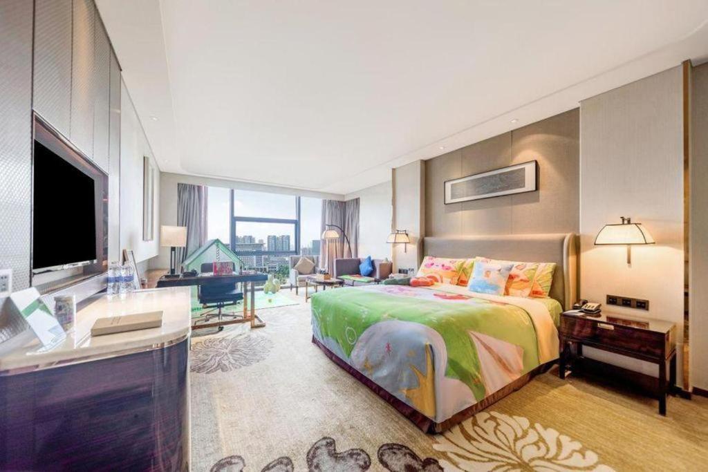 Отель Wyndham Grand Plaza Royale Huayu Чунцин Экстерьер фото