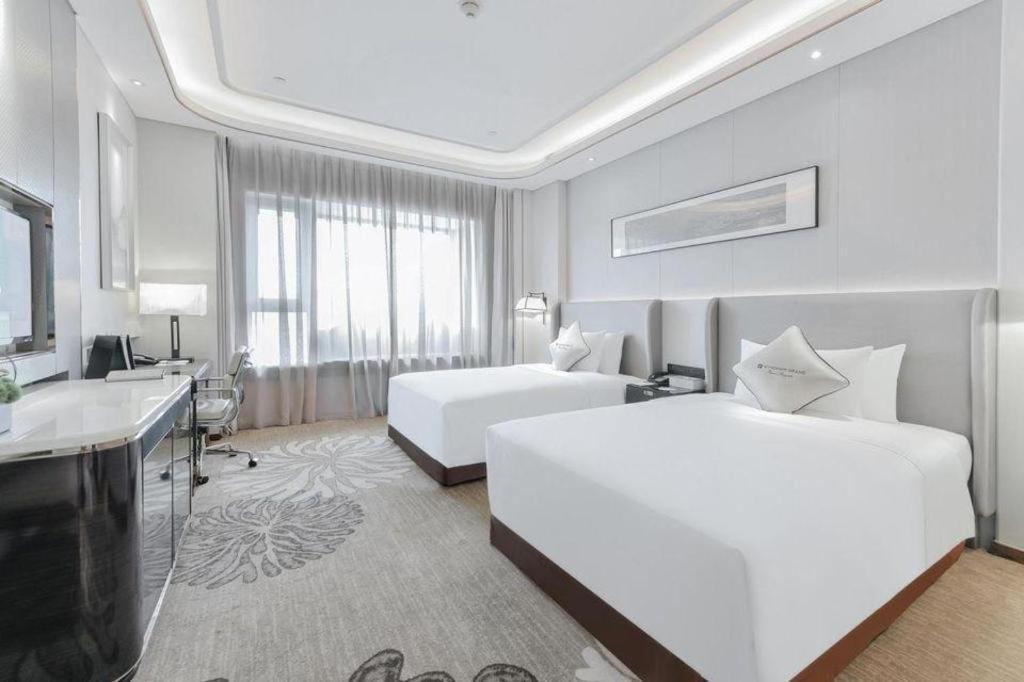 Отель Wyndham Grand Plaza Royale Huayu Чунцин Экстерьер фото