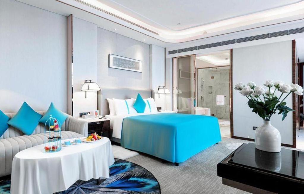 Отель Wyndham Grand Plaza Royale Huayu Чунцин Экстерьер фото