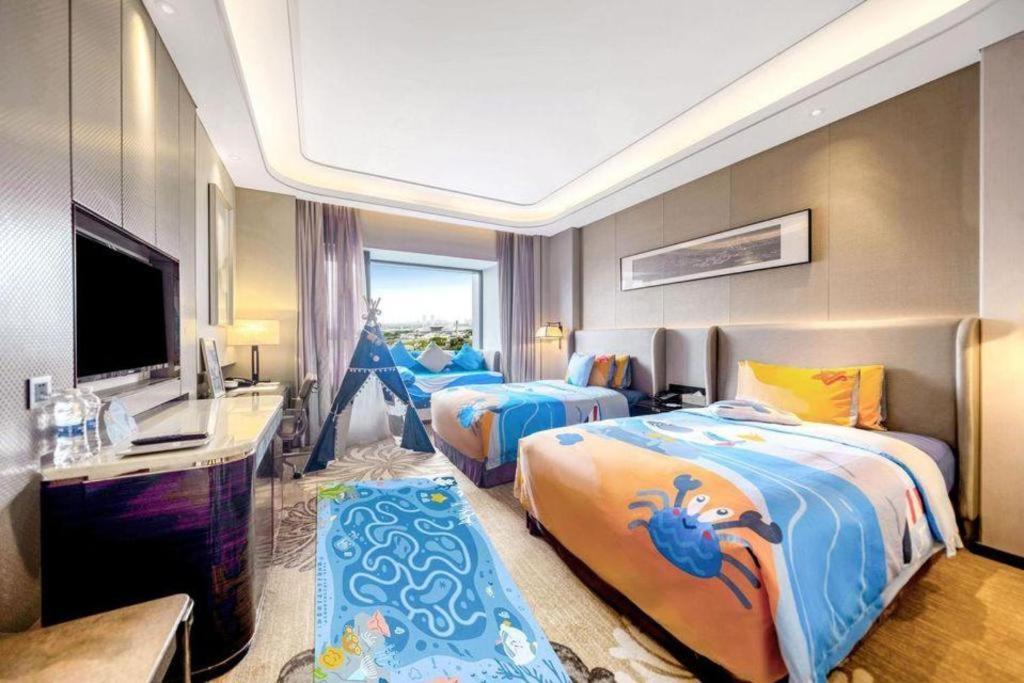 Отель Wyndham Grand Plaza Royale Huayu Чунцин Экстерьер фото